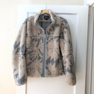 NWOT Patagonia Women’s Large Blue and Cream Fuzzy Full zip Jacket